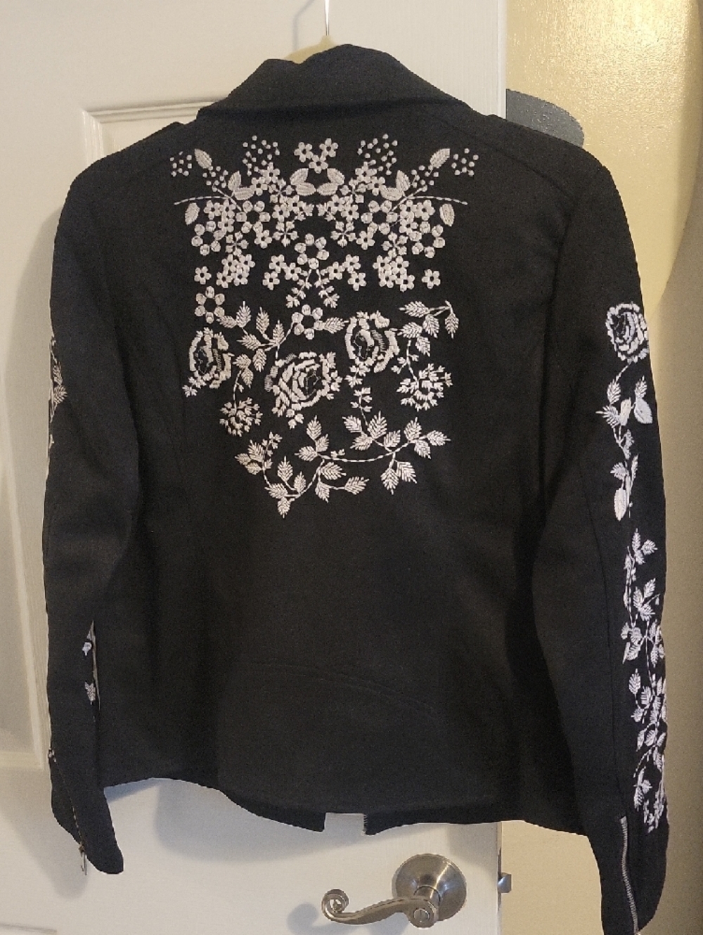 Papparazzi SzLg Black zip up Floral-Embroidered Women's Moto Jacket - Picture 6 of 7
